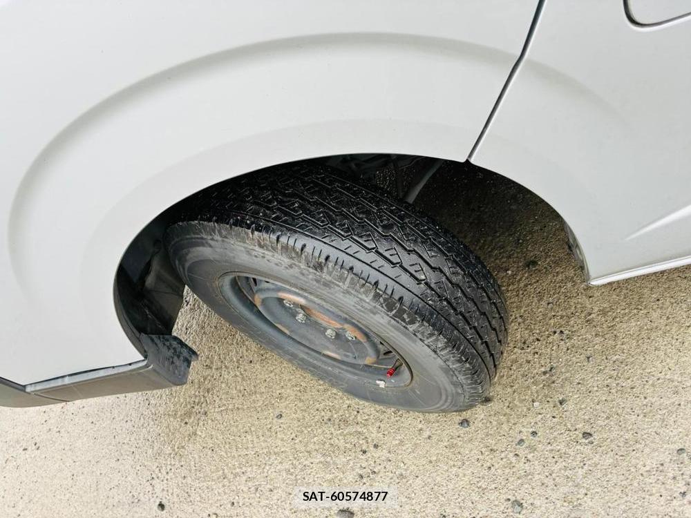 Toyota HIACE VAN 2019-08 8552200-32