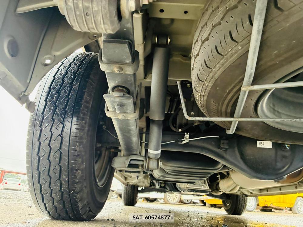 Toyota HIACE VAN 2019-08 8552200-33