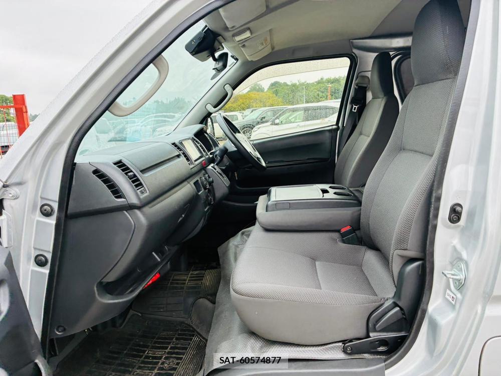 Toyota HIACE VAN 2019-08 8552200-8