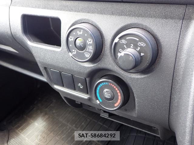 Toyota HIACE VAN 2019-11 8608296-9