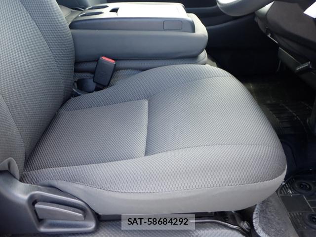 Toyota HIACE VAN 2019-11 8608296-13