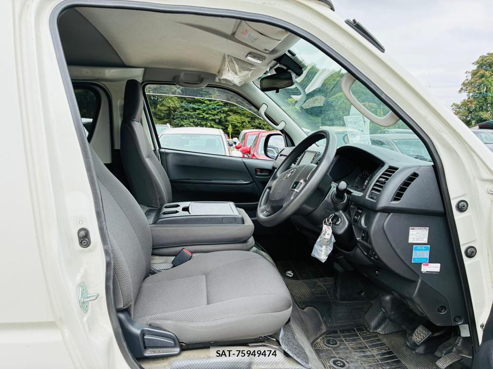 Toyota HIACE VAN 2020-07 8603284-11