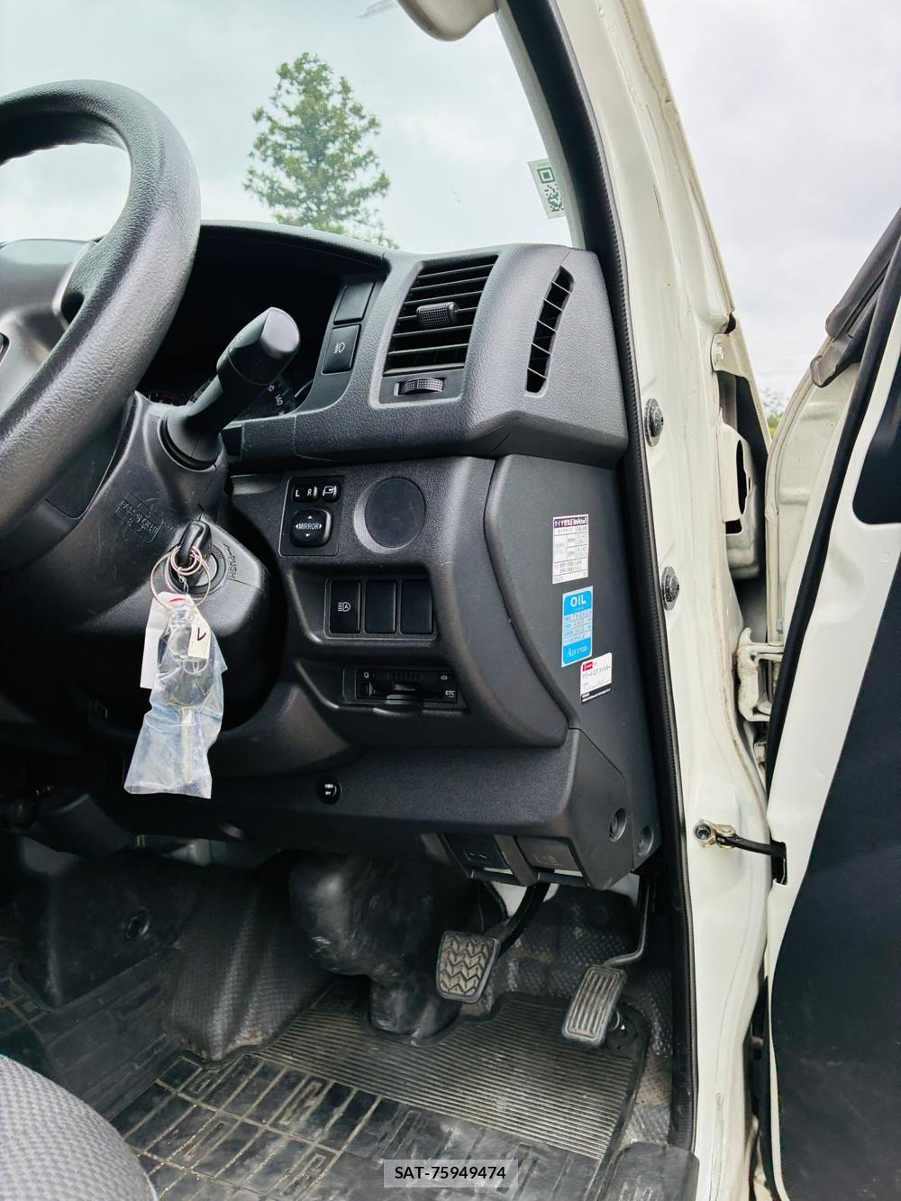 Toyota HIACE VAN 2020-07 8603284-16