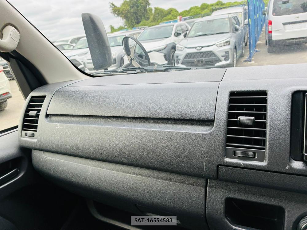 Toyota HIACE VAN 2019-07 8543898-18