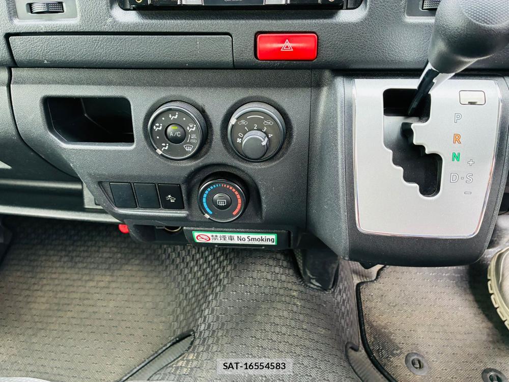 Toyota HIACE VAN 2019-07 8543898-20