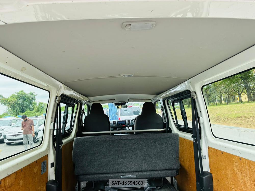 Toyota HIACE VAN 2019-07 8543898-23