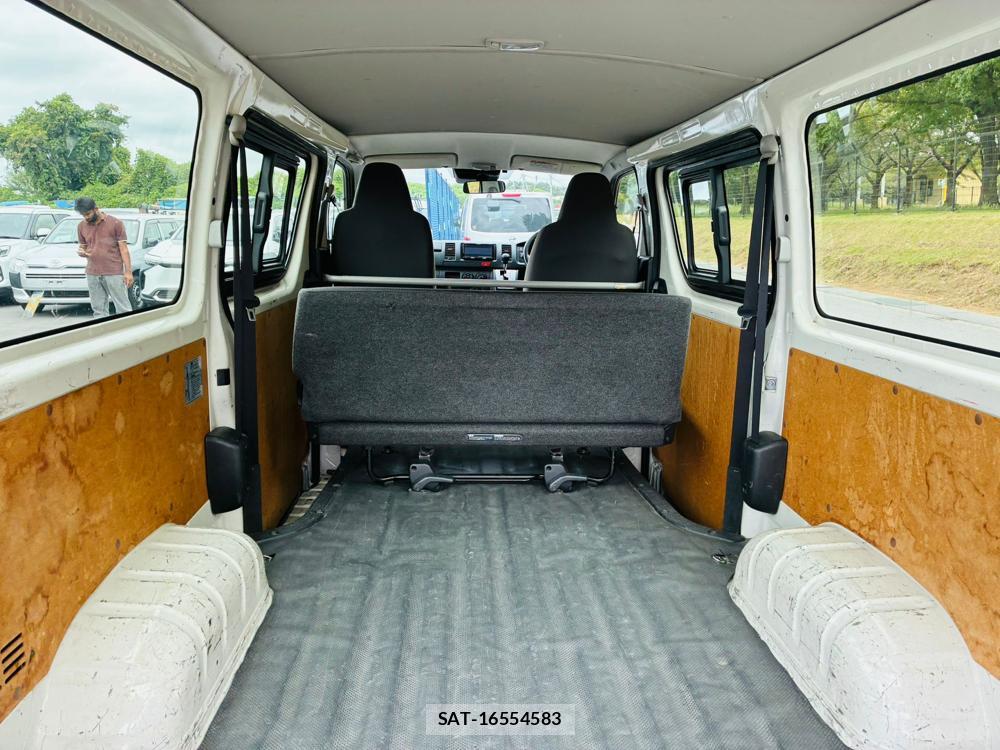 Toyota HIACE VAN 2019-07 8543898-24