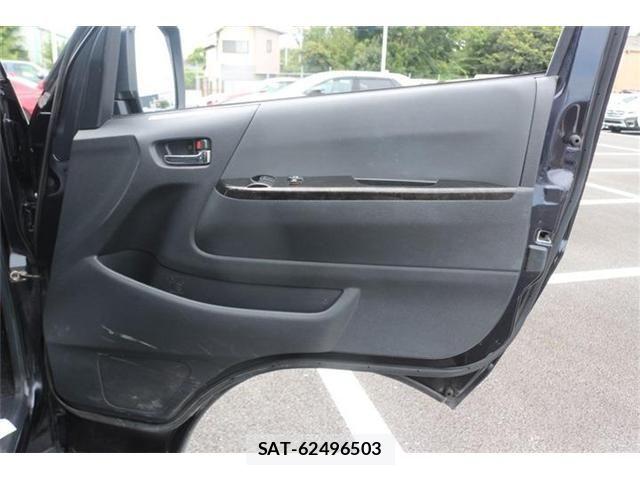 Toyota HIACE VAN 2023-03 8659360-29