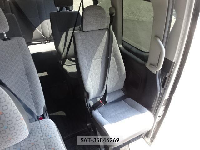 Toyota HIACE VAN 2019-05 8685649-16