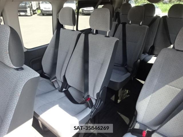 Toyota HIACE VAN 2019-05 8685649-17