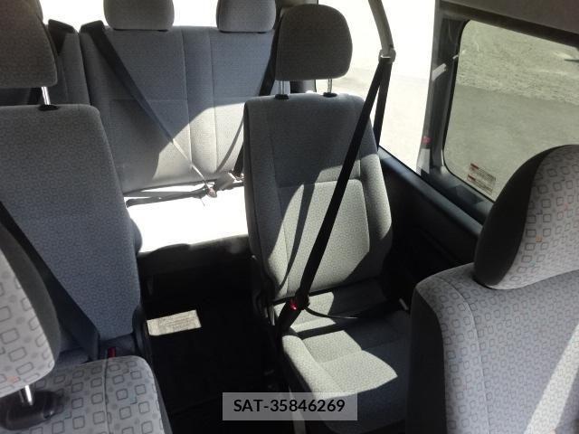 Toyota HIACE VAN 2019-05 8685649-18