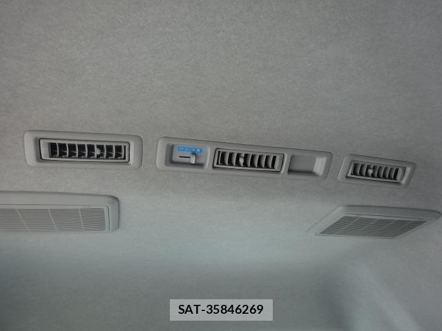 Toyota HIACE VAN 2019-05 8685649-23