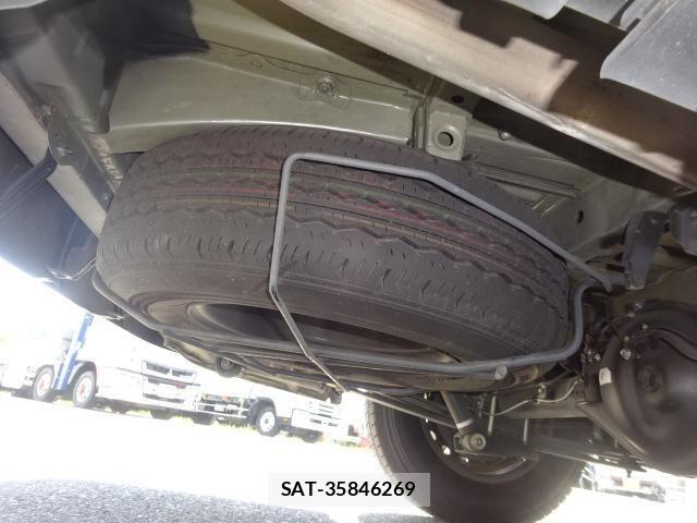 Toyota HIACE VAN 2019-05 8685649-27