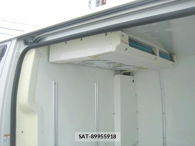 Toyota HIACE VAN 2017-07 8742522-9