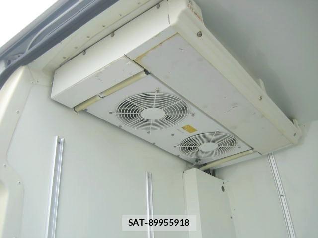 Toyota HIACE VAN 2017-07 8742522-10