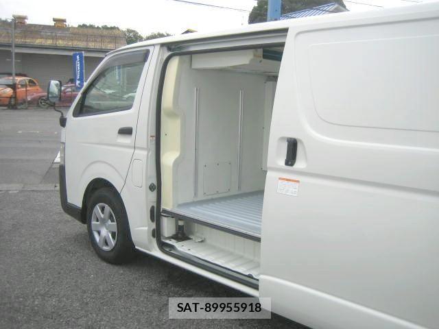 Toyota HIACE VAN 2017-07 8742522-11