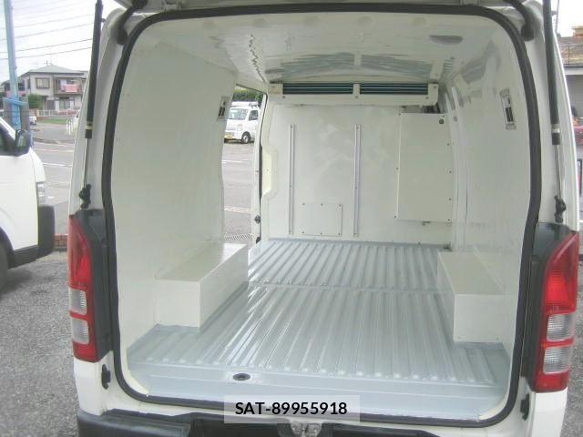 Toyota HIACE VAN 2017-07 8742522-12