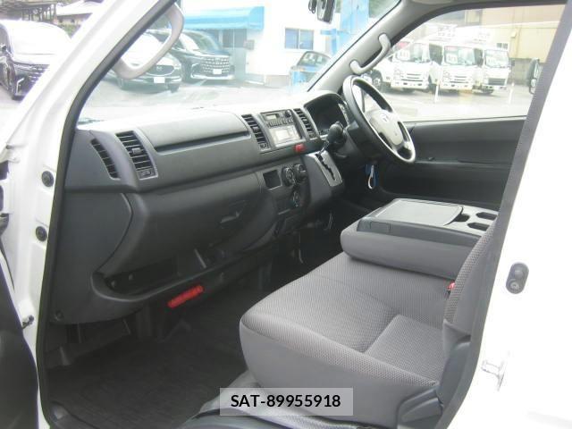 Toyota HIACE VAN 2017-07 8742522-16