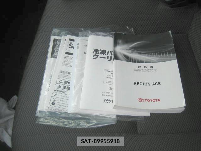 Toyota HIACE VAN 2017-07 8742522-22