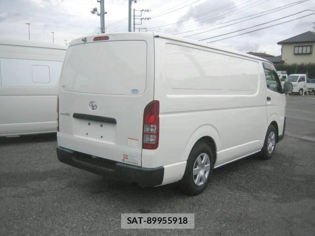 Toyota HIACE VAN 2017-07 8742522-2