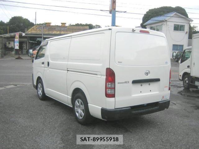 Toyota HIACE VAN 2017-07 8742522-3