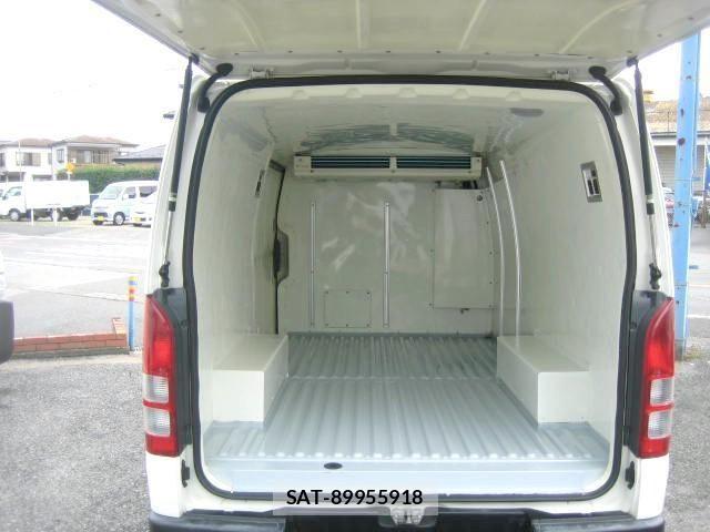 Toyota HIACE VAN 2017-07 8742522-4