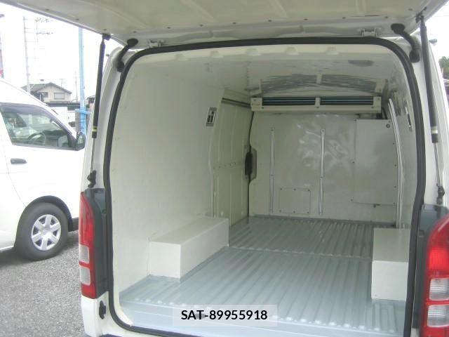 Toyota HIACE VAN 2017-07 8742522-5