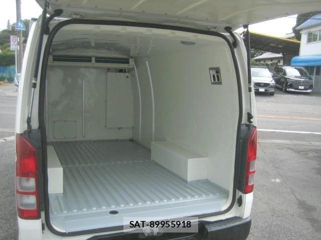 Toyota HIACE VAN 2017-07 8742522-6