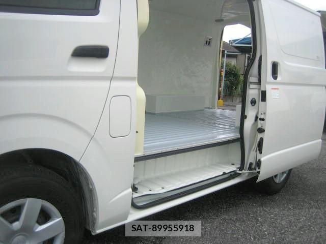 Toyota HIACE VAN 2017-07 8742522-7