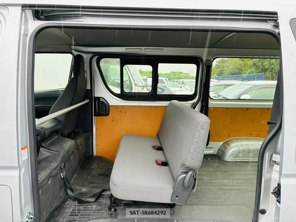 Toyota HIACE VAN 2019-11 8608296-9