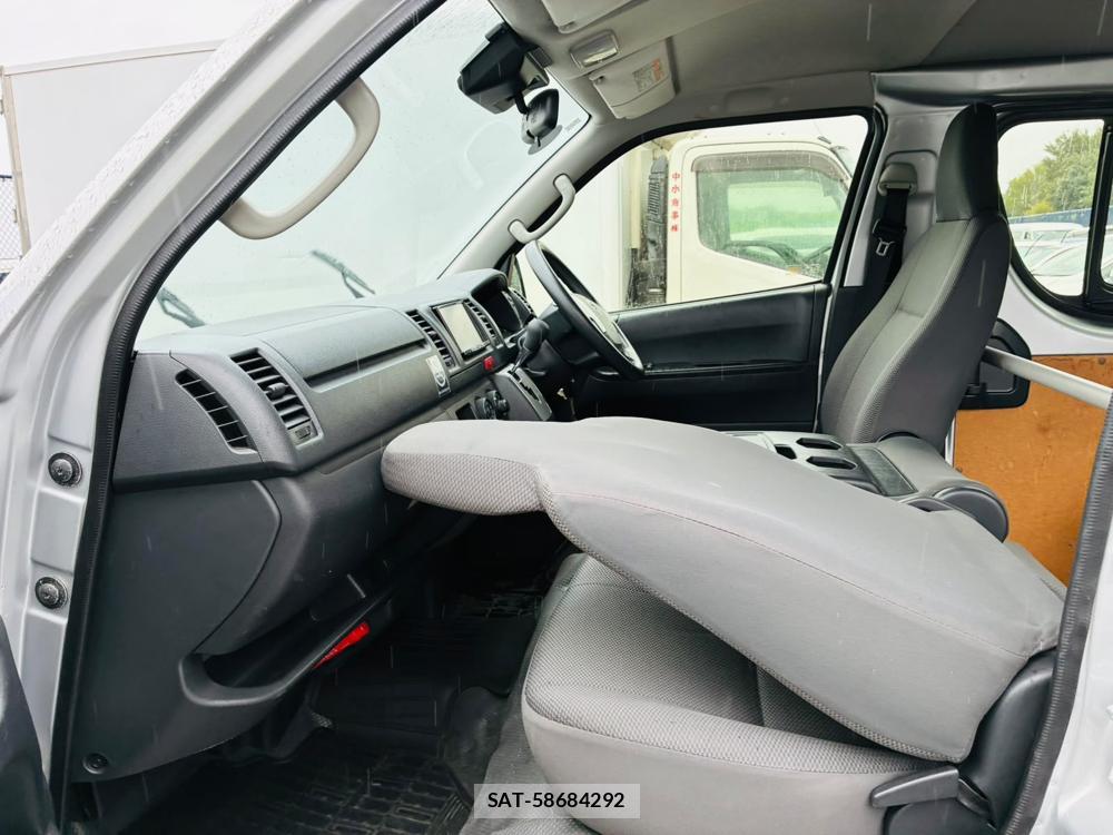 Toyota HIACE VAN 2019-11 8608296-10