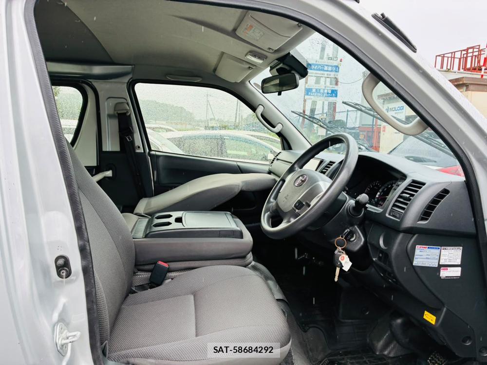 Toyota HIACE VAN 2019-11 8608296-11