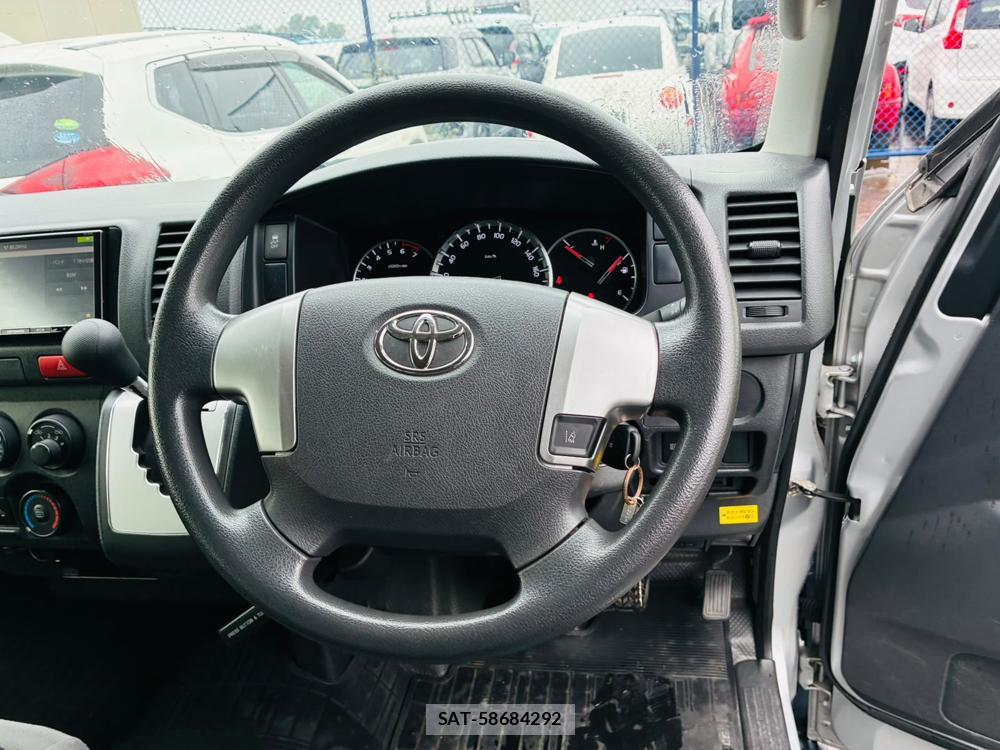 Toyota HIACE VAN 2019-11 8608296-14