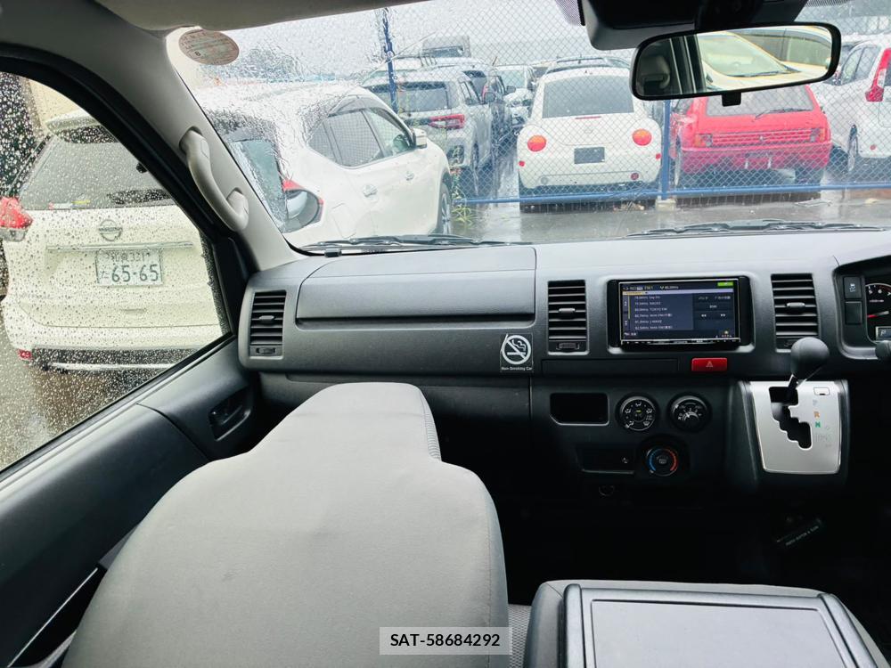 Toyota HIACE VAN 2019-11 8608296-17