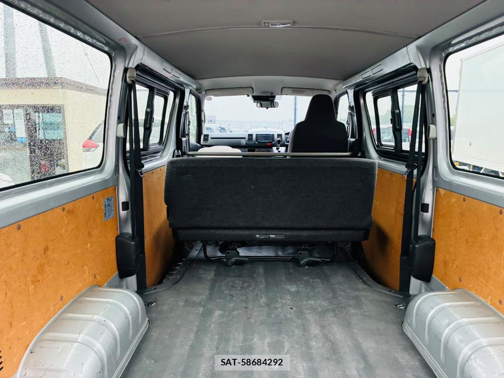 Toyota HIACE VAN 2019-11 8608296-24