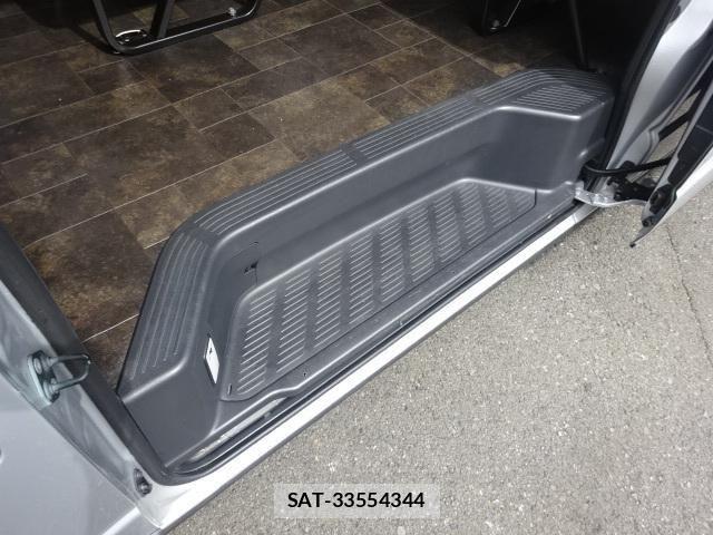 Toyota HIACE VAN 2017-09 8780468-11