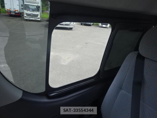 Toyota HIACE VAN 2017-09 8780468-24