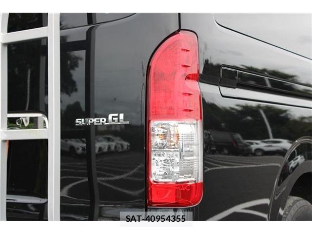 Toyota HIACE VAN 2025-07 8849236-11