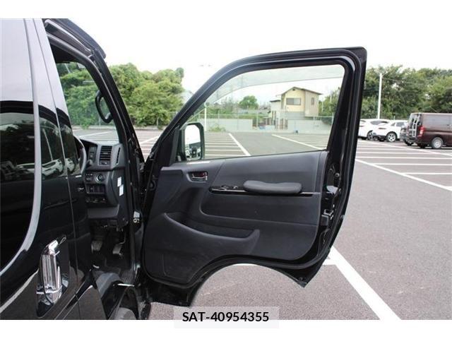Toyota HIACE VAN 2025-07 8849236-18
