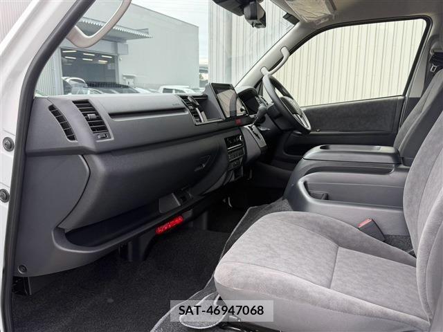 Toyota HIACE VAN 2026-04 8849237-11