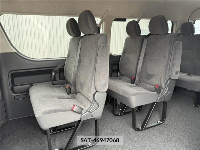 Toyota HIACE VAN 2026-04 8849237-14
