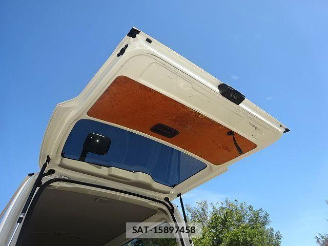 Toyota HIACE VAN 2022-03 8871122-12