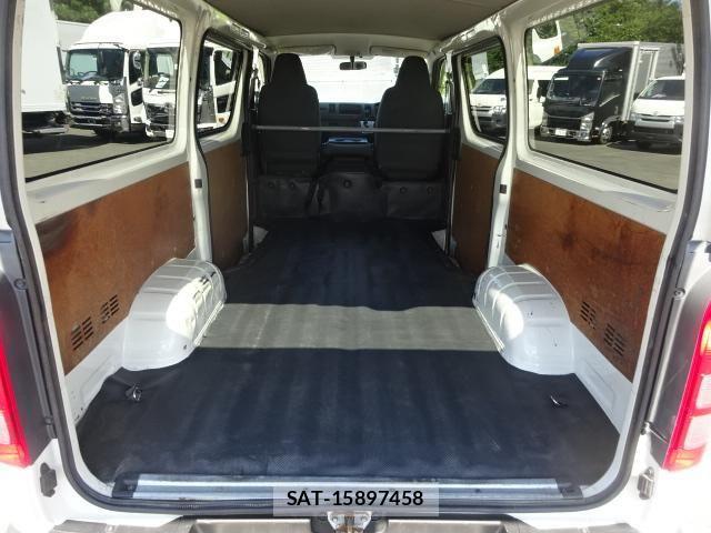 Toyota HIACE VAN 2022-03 8871122-16