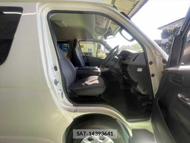 Toyota HIACE VAN 2013-09 1331119-18