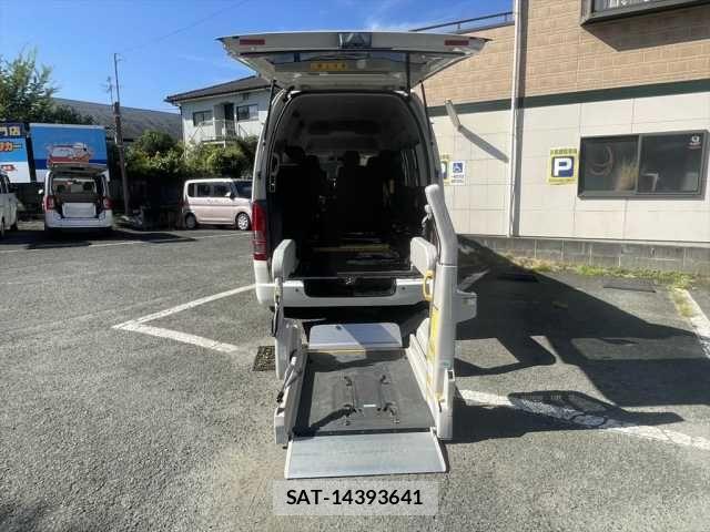 Toyota HIACE VAN 2013-09 1331119-1