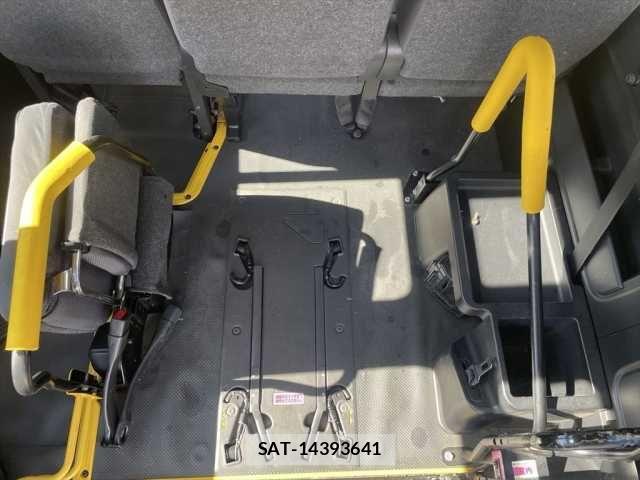 Toyota HIACE VAN 2013-09 1331119-2