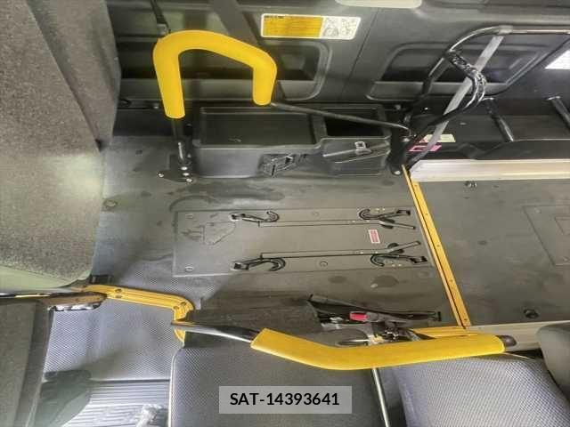 Toyota HIACE VAN 2013-09 1331119-3