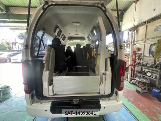 Toyota HIACE VAN 2013-09 1331119-7