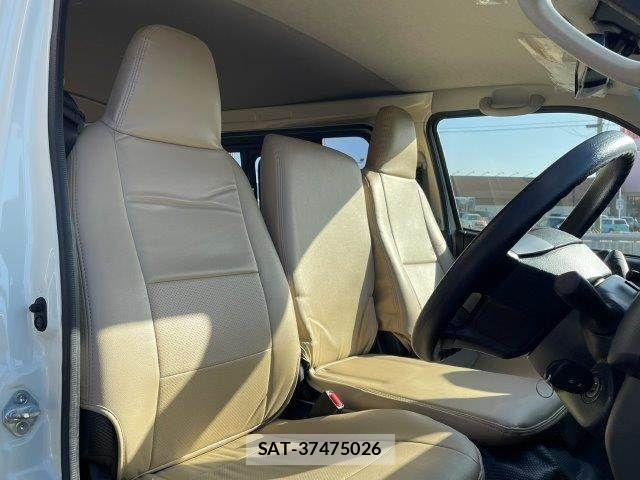 Toyota HIACE VAN 2021-03 3769303-12