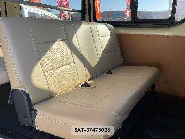 Toyota HIACE VAN 2021-03 3769303-13